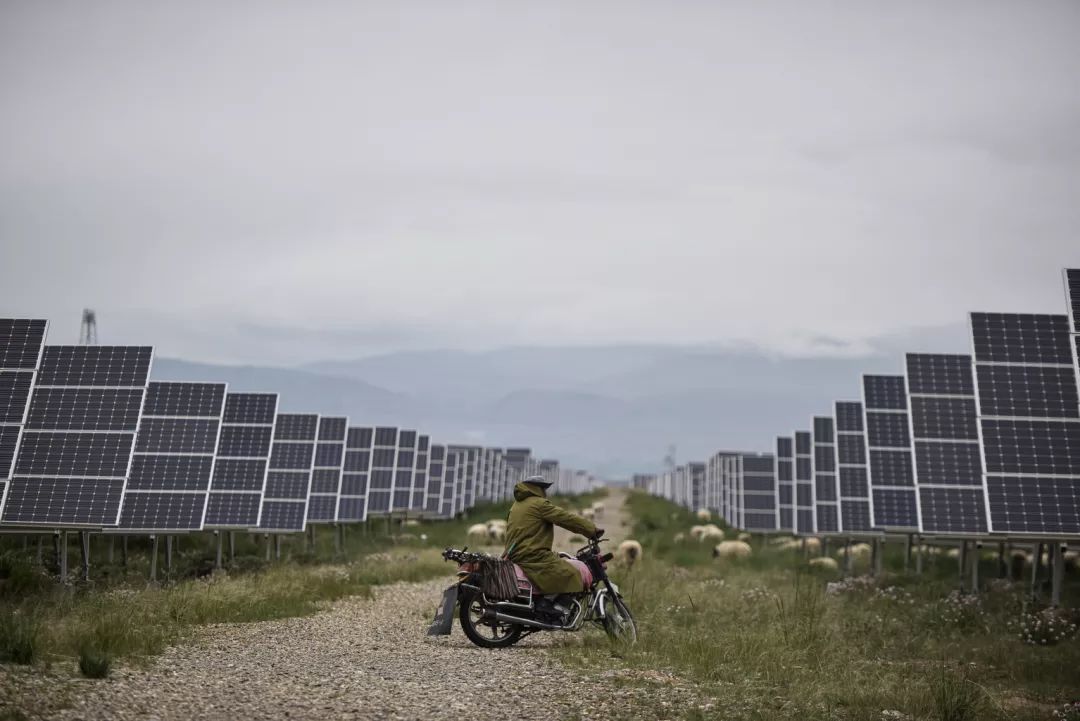 光伏技術可以將太陽輻射直接轉換為清潔的電能，成為了人們研究的熱點以及產業布局的重點